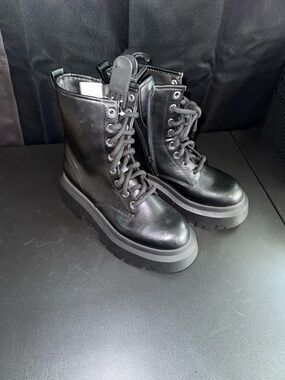 No Boundaries Women's Black Lace-Up Platform Combat Boots Size 6